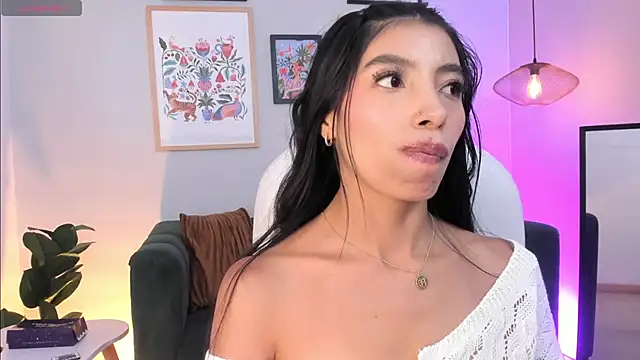 Tiffany_Low webcam