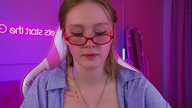 AgataFoxley webcam