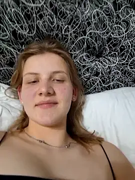 mooniekiss webcam