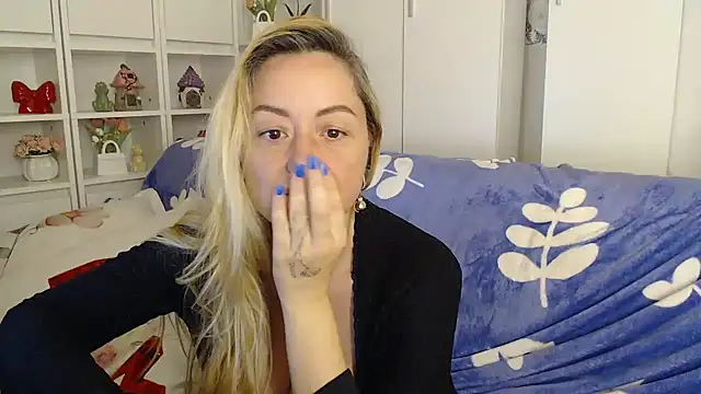 _karolynesyera_ webcam