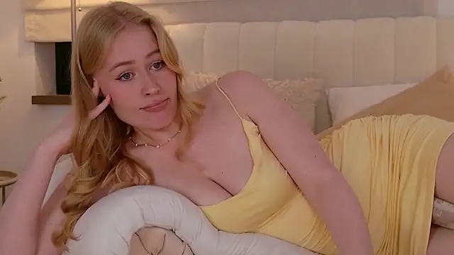 JuliaJaee webcam