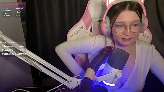 PinkiiAura webcam