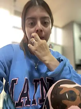 Cloew_Marz webcam