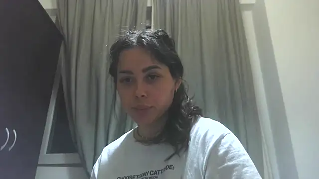 LovelyJulliette webcam