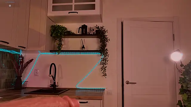 MichaellaMoon webcam