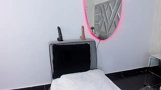 MonzerratBoyer webcam