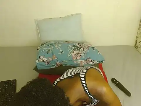 ChocoSlenderXXX webcam