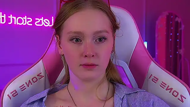 AgataFoxley webcam