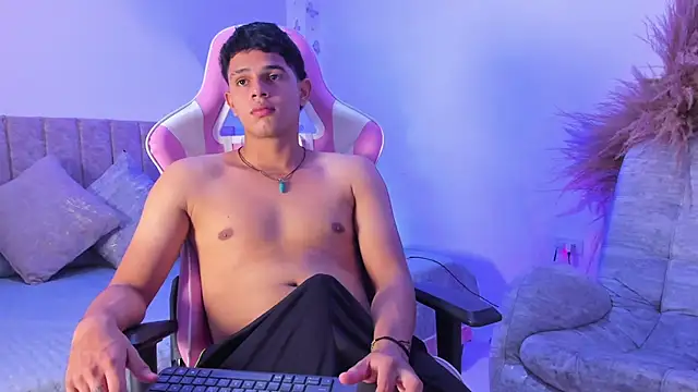 Adrian_Prime_ webcam