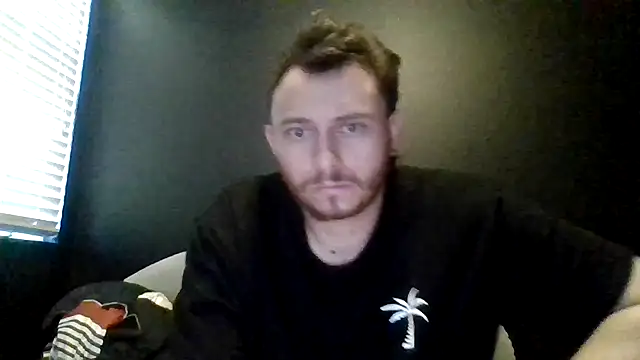 Tallhungcloudyyy webcam