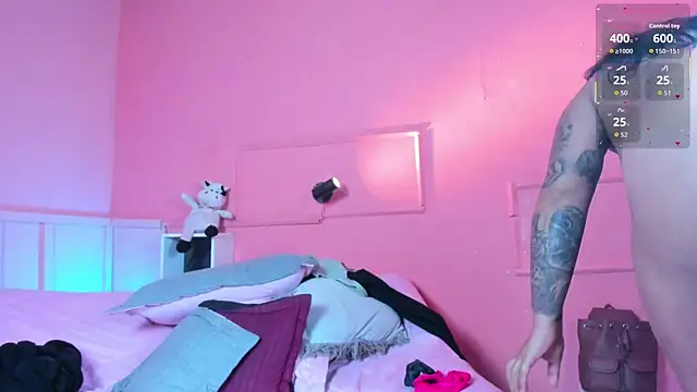 CURVY_EBONY_MILF webcam
