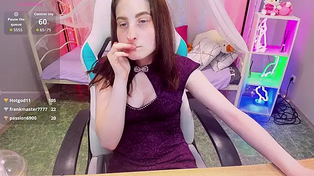 KiraDuvall webcam