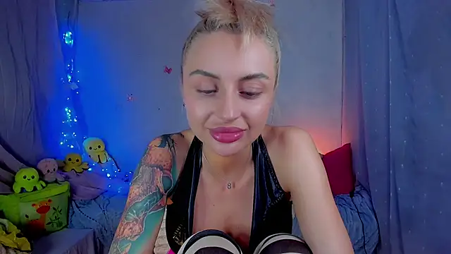YourLizzyDoll webcam