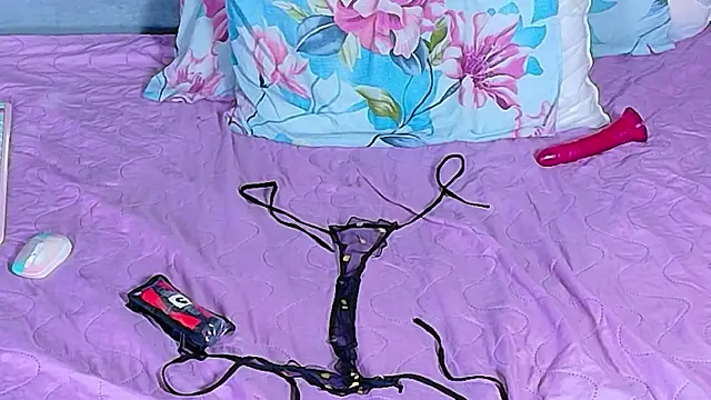 kinkylittlegirll webcam