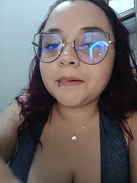 CURVY-HORNY webcam