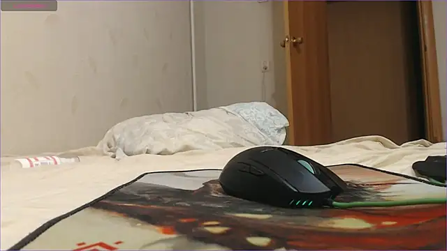 Touch_me_more_please webcam