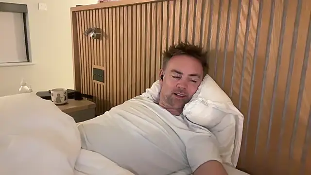 BronzeShowtime67 webcam