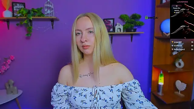 mila_glow1 webcam