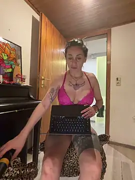 ClaireDeLunee webcam