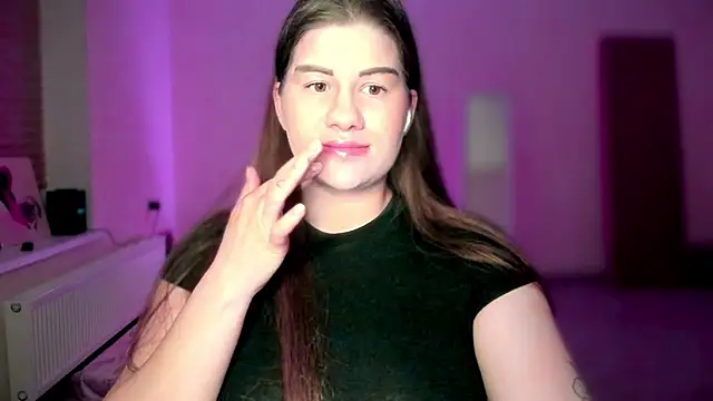JuicyHelenX webcam