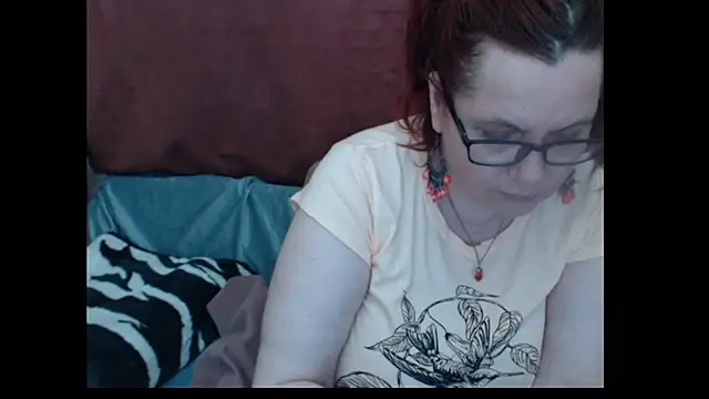 PlayfullMature webcam