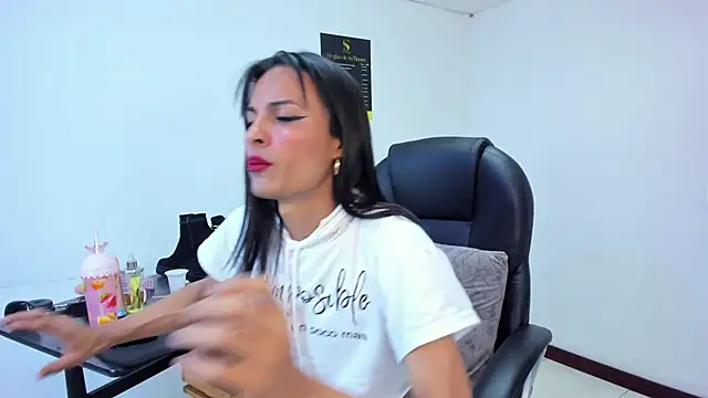 Aisha_hotts777 webcam