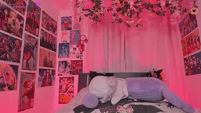 MissCurvyTop webcam