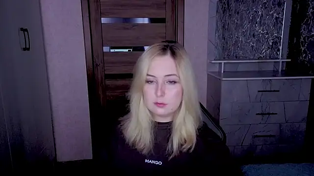 Kristy-Max webcam