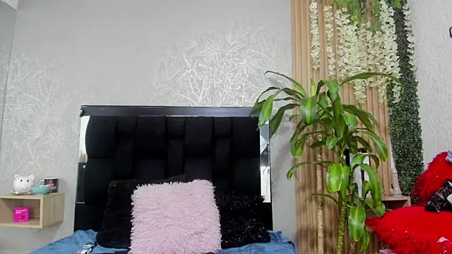LesliePetit webcam