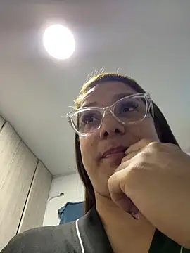 Pretty__Milf webcam