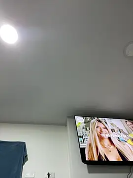 Pretty__Milf webcam