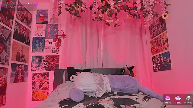 MissCurvyTop webcam