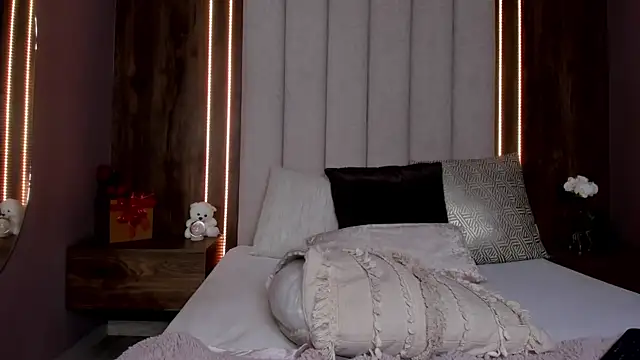 LucySalvatore_ webcam