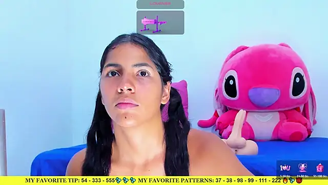 AriannaLewiis