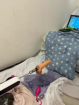 Ozge-SluttyScream69 webcam