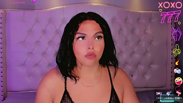 Maia_Hotts webcam