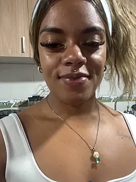 ladyrd1 webcam