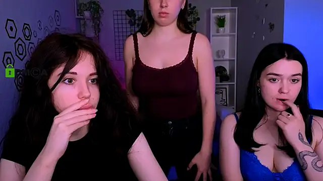 riley_sanders webcam