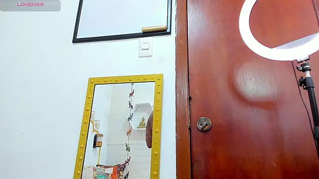 LadyNahir webcam