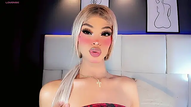 Kornylovee webcam