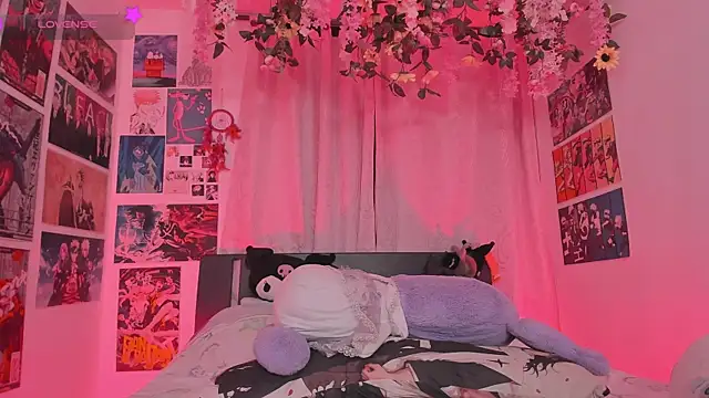 MissCurvyTop webcam