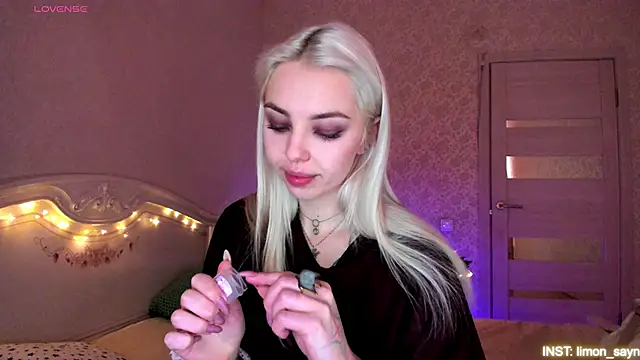LillyMoure_ webcam