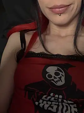 MissMidnightUK live sex cam