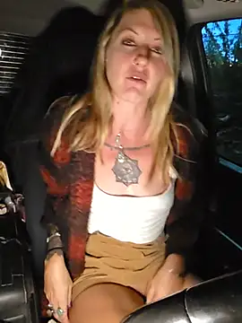 SheIsSomething webcam