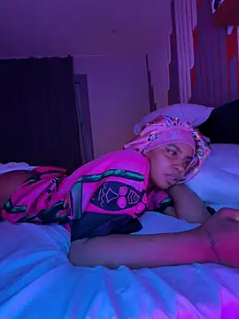 TheRealOshunQueen webcam