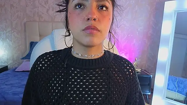 cute_hollywood webcam