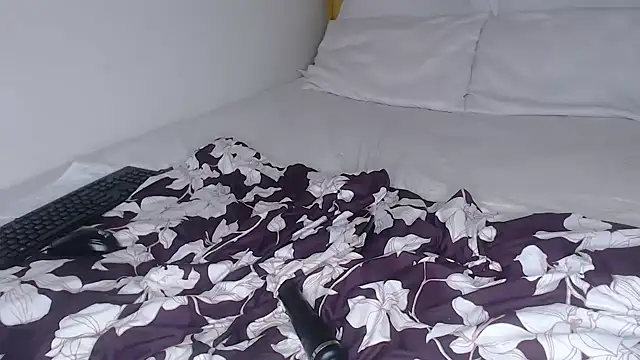 Bella_2025 webcam