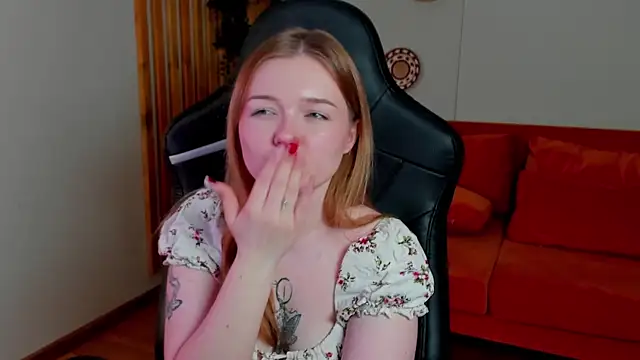 ElinaVale webcam