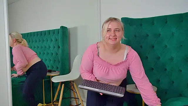 LioraArdyn webcam
