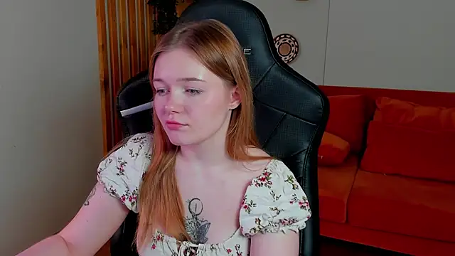 ElinaVale webcam